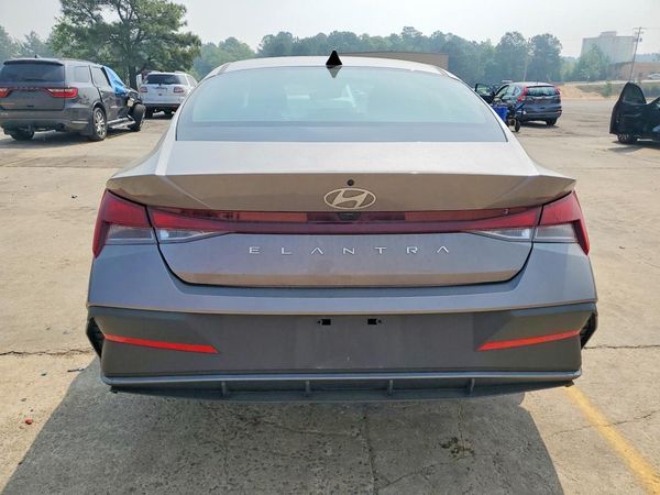 2024 HYUNDAI ELANTRA