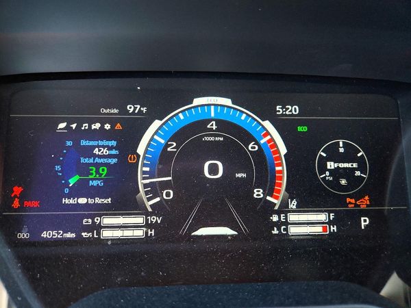 2025 TOYOTA TUNDRA Limited
