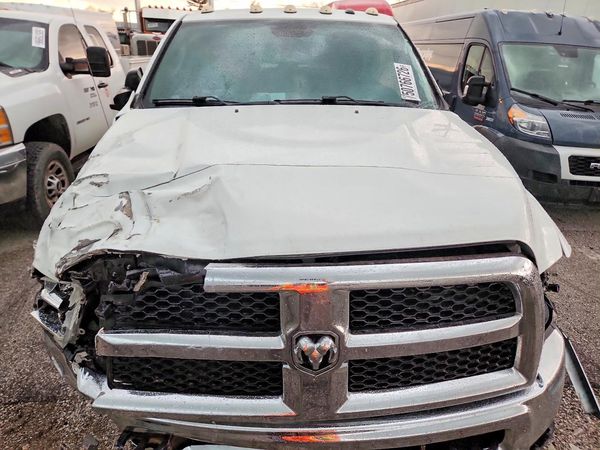 2018 RAM 3500 ST — Engine bay