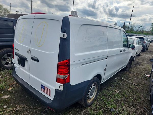 2017 MERCEDES-BENZ METRIS