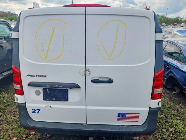 2017 MERCEDES-BENZ METRIS