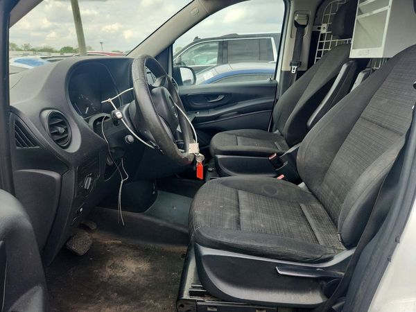 2017 MERCEDES-BENZ METRIS