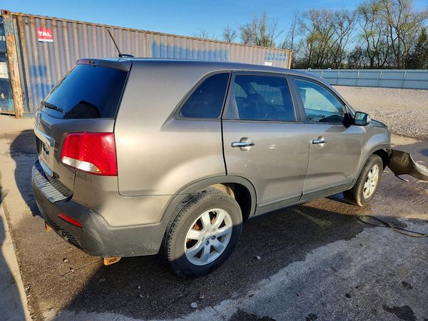 2013 KIA SORENTO Base / LX