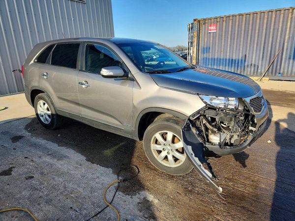 2013 KIA SORENTO Base / LX