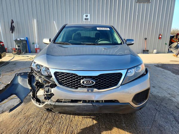 2013 KIA SORENTO Base / LX