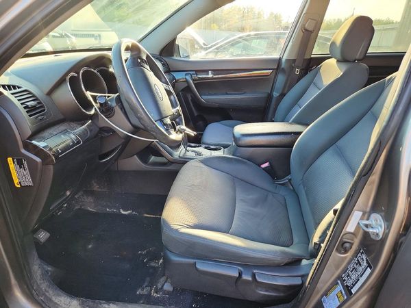 2013 KIA SORENTO Base / LX