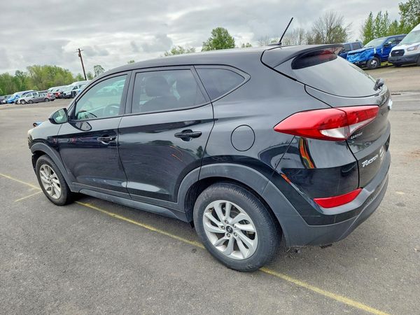 2017 HYUNDAI TUCSON SE (no options)