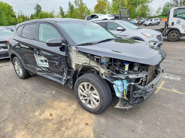 2017 HYUNDAI TUCSON SE (no options)