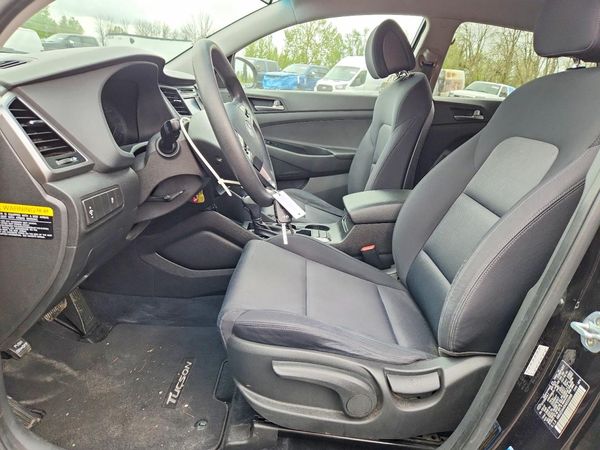 2017 HYUNDAI TUCSON SE (no options)