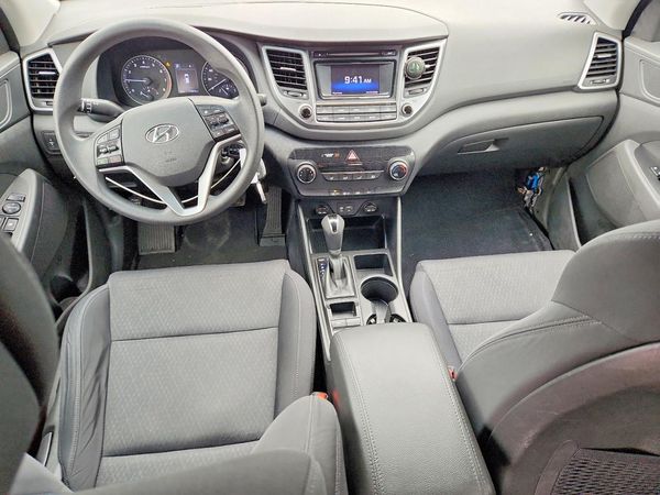 2017 HYUNDAI TUCSON SE (no options)