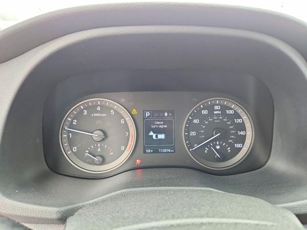 2017 HYUNDAI TUCSON SE (no options)