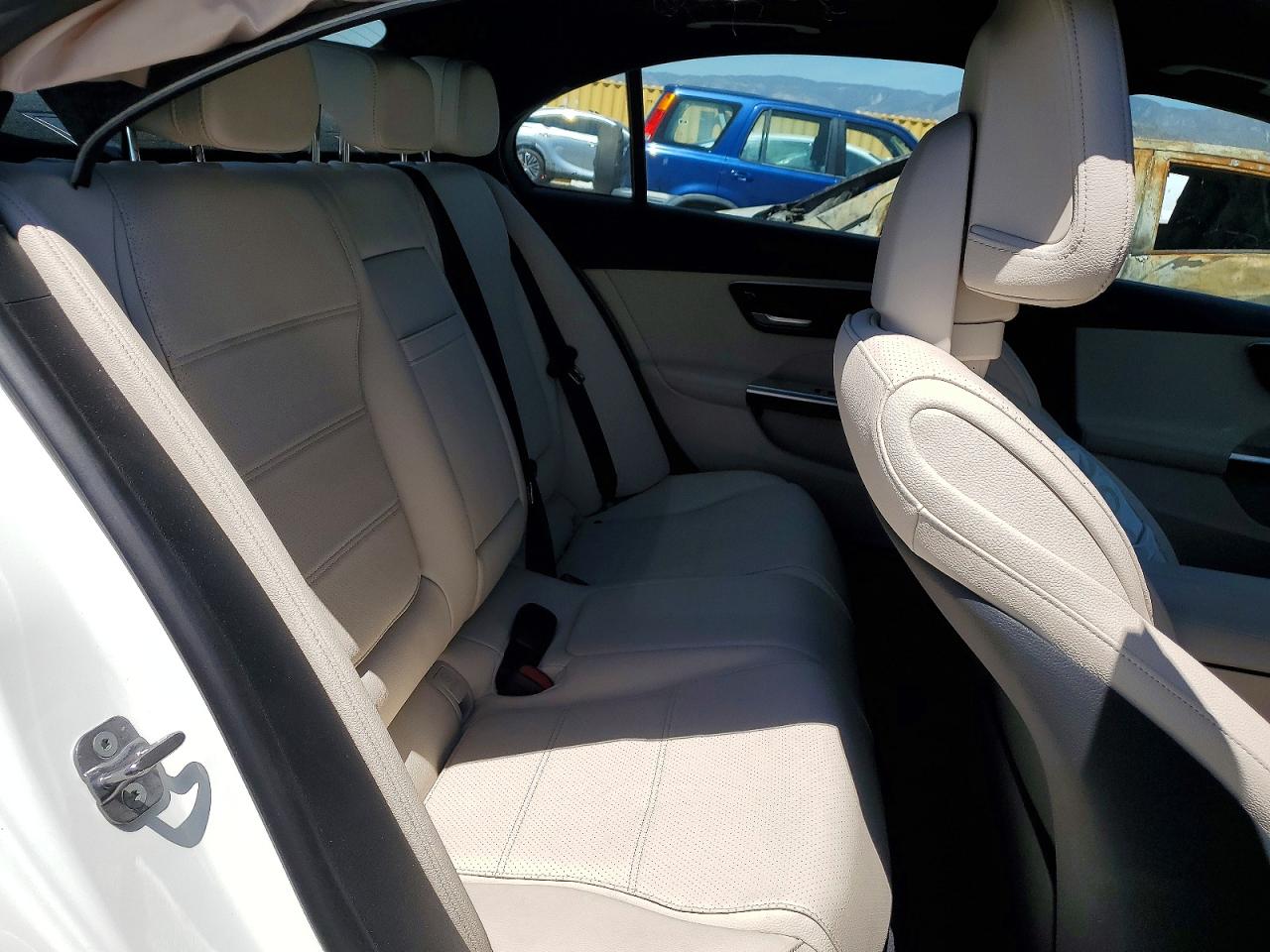2025 MERCEDES-BENZ C C300