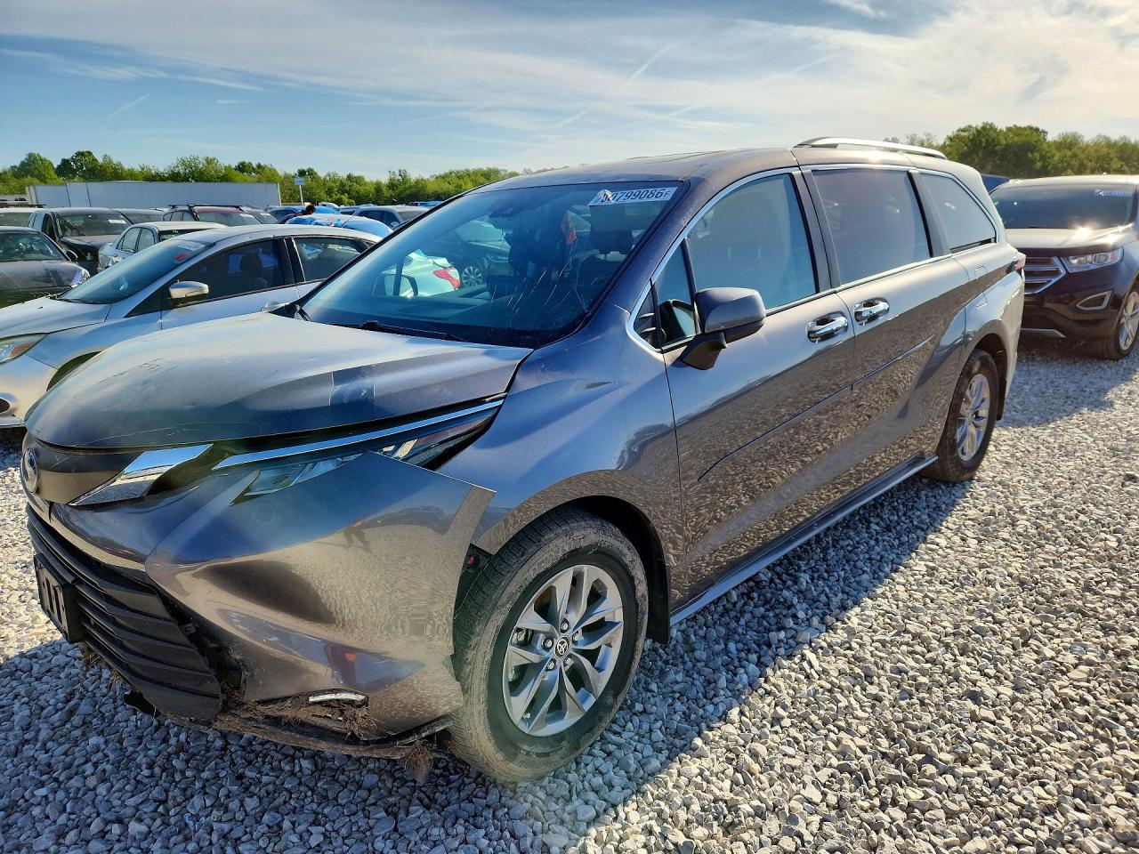 2022 TOYOTA SIENNA XLE