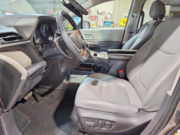 2022 TOYOTA SIENNA XLE