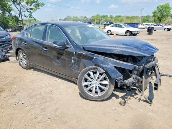 2015 INFINITI Q50 — Passenger 3/4
