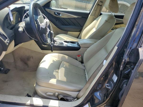 2015 INFINITI Q50 — DENT