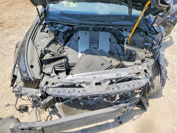 2015 INFINITI Q50 — Engine bay