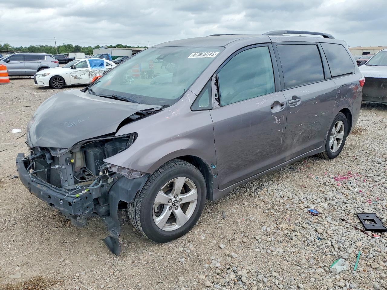 2018 TOYOTA SIENNA
