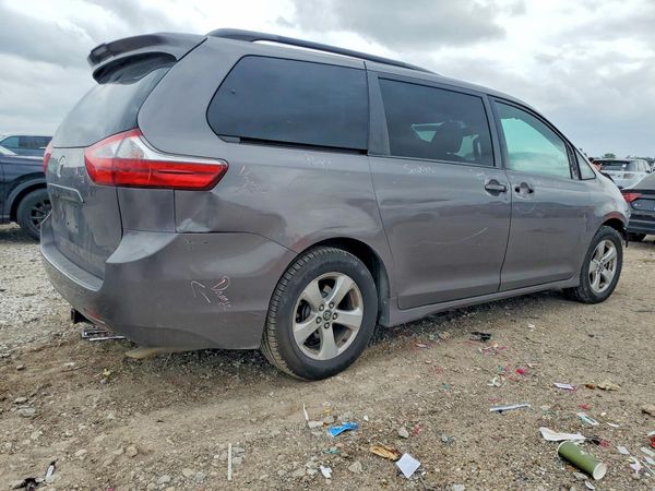 2018 TOYOTA SIENNA