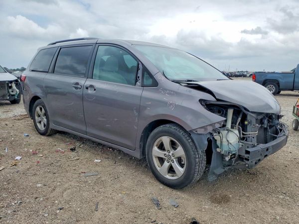 2018 TOYOTA SIENNA
