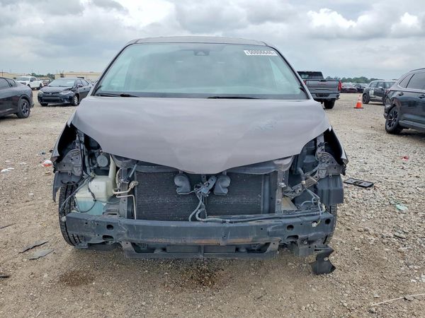 2018 TOYOTA SIENNA