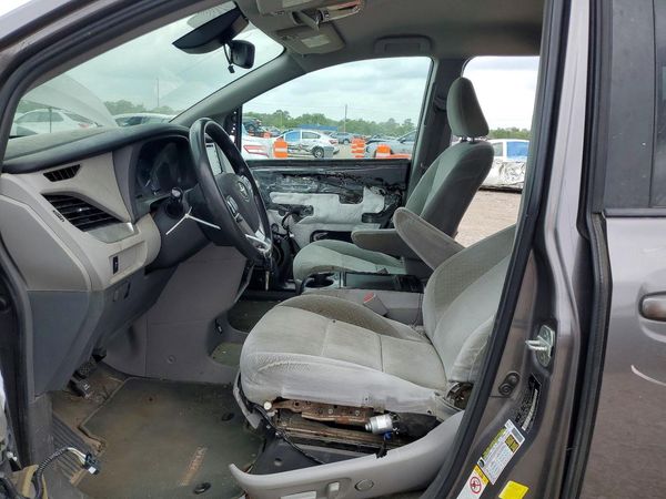 2018 TOYOTA SIENNA