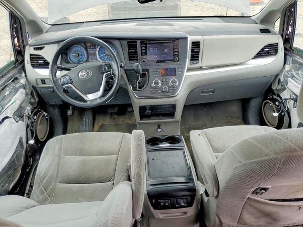 2018 TOYOTA SIENNA