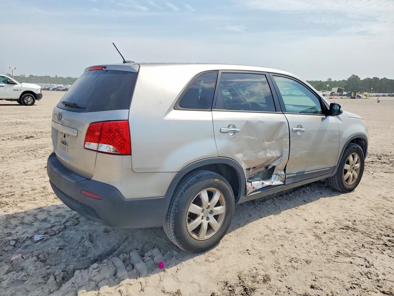 2013 KIA SORENTO Base / LX