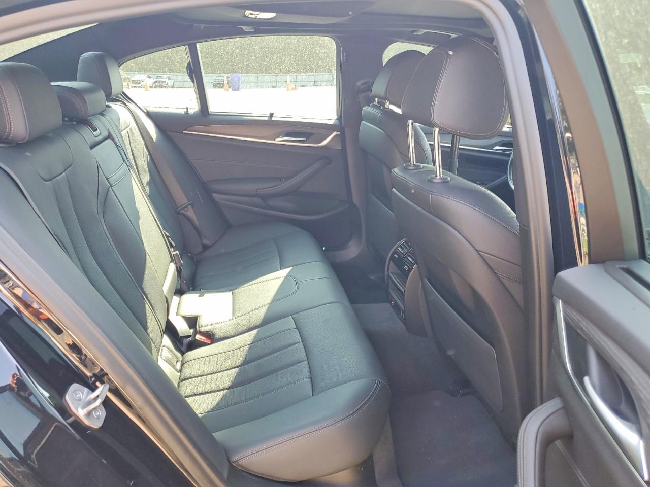 2022 BMW 530