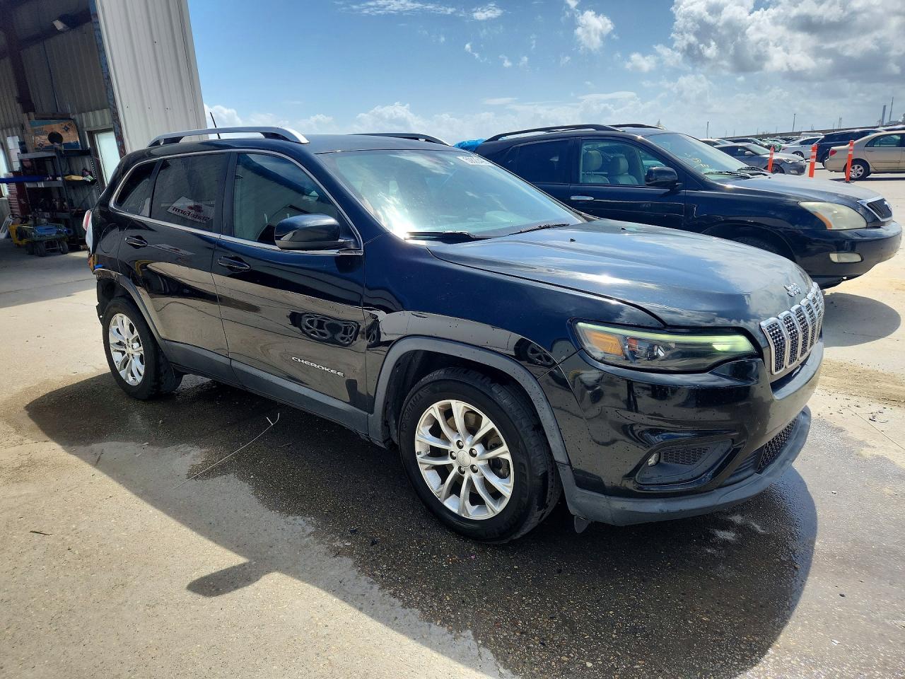 2019 JEEP CHEROKEE LATITUDE FWD