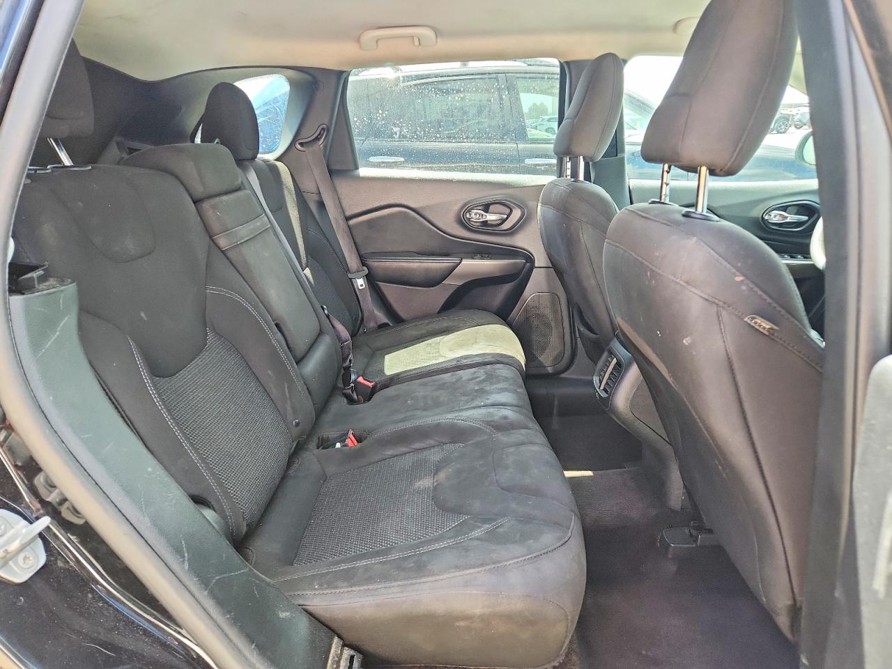2019 JEEP CHEROKEE LATITUDE FWD