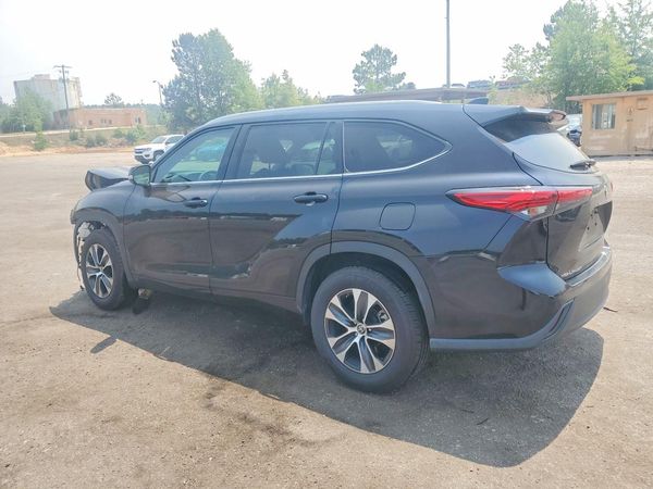 2022 TOYOTA HIGHLANDER XLE