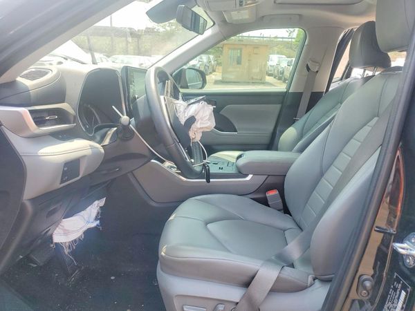 2022 TOYOTA HIGHLANDER XLE
