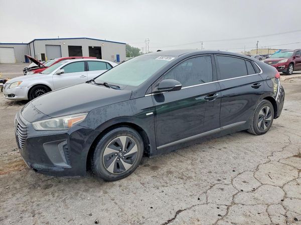 2019 HYUNDAI IONIQ SEL (HEV) — Front 3/4