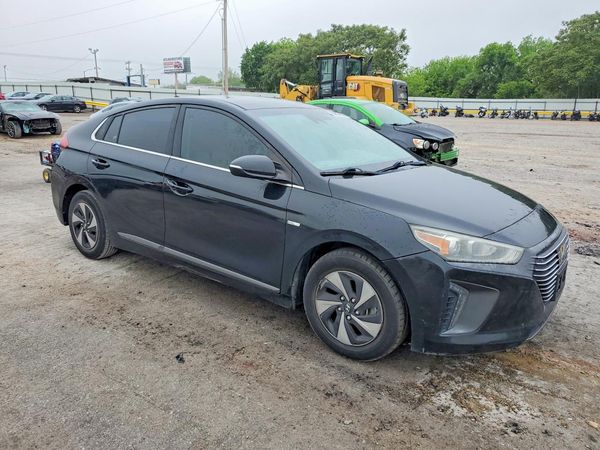2019 HYUNDAI IONIQ SEL (HEV) — Passenger 3/4