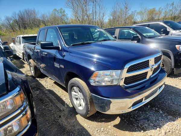 2016 RAM 1500 SLT QUAD CAB 4X4