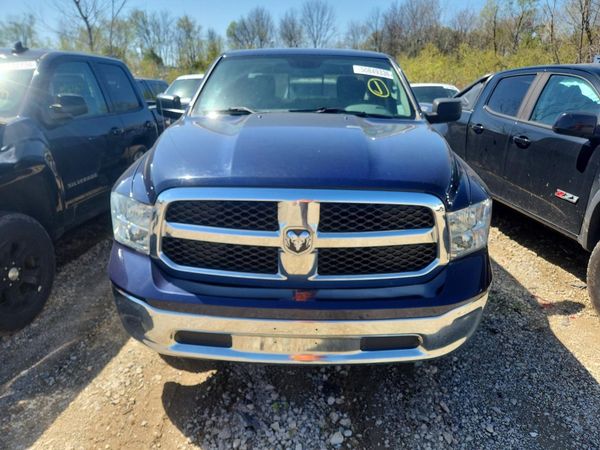 2016 RAM 1500 SLT QUAD CAB 4X4