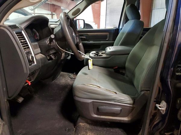 2016 RAM 1500 SLT QUAD CAB 4X4