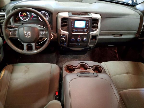 2016 RAM 1500 SLT QUAD CAB 4X4