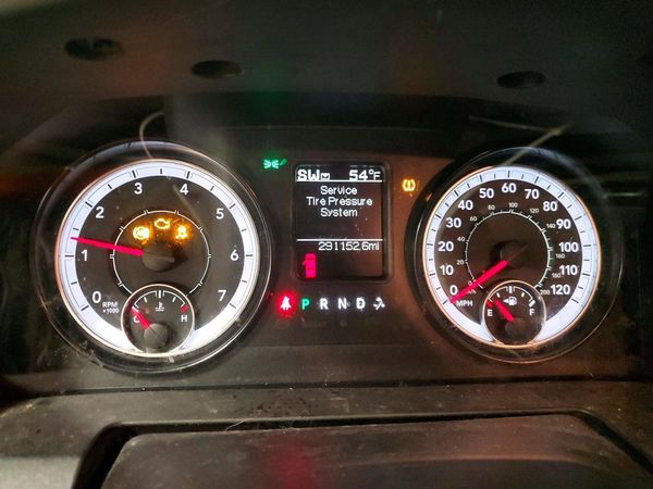 2016 RAM 1500 SLT QUAD CAB 4X4