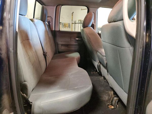 2016 RAM 1500 SLT QUAD CAB 4X4