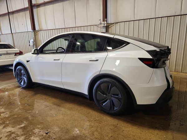 2026 TESLA MODEL Y