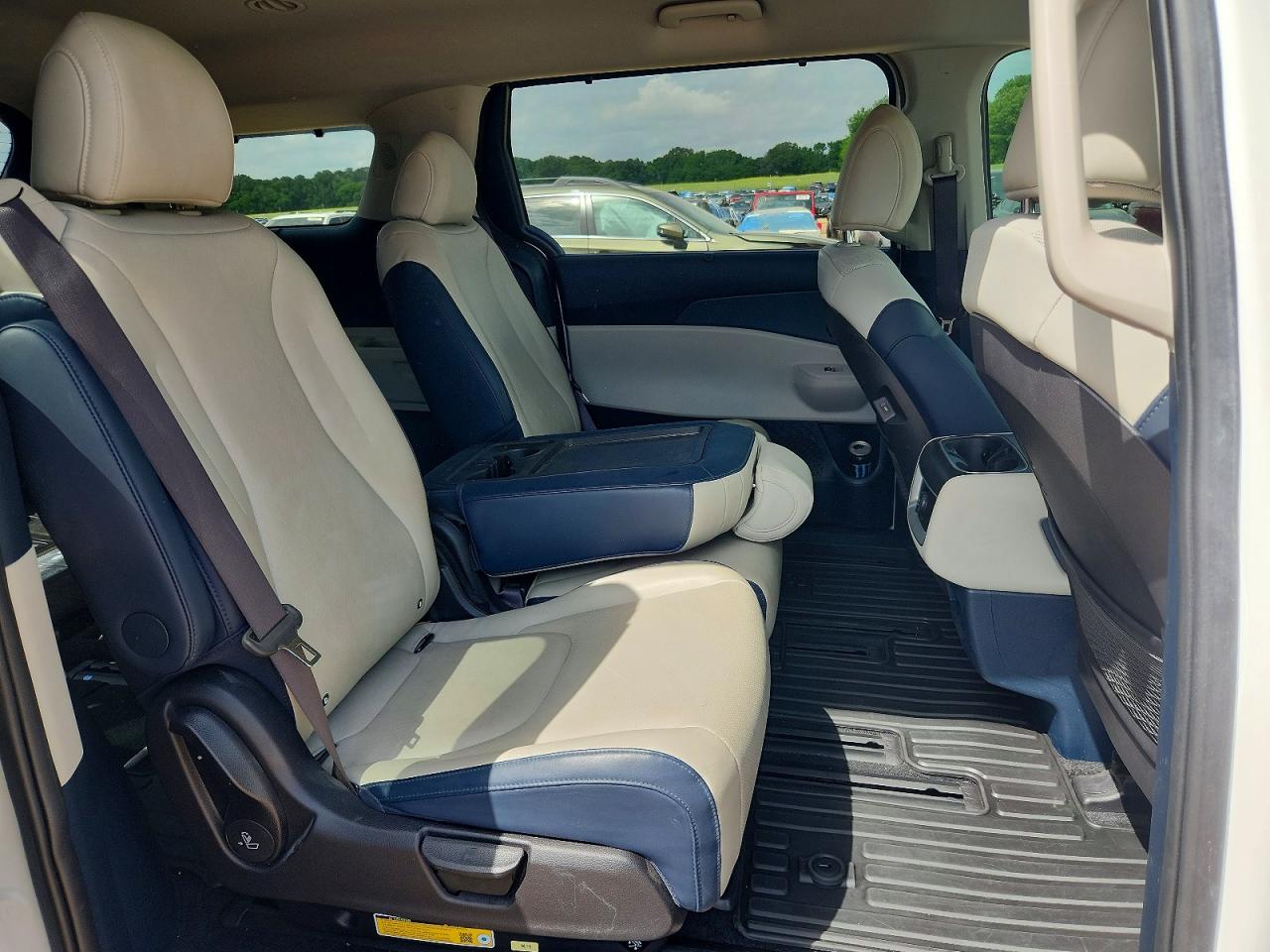 2025 KIA CARNIVAL EX