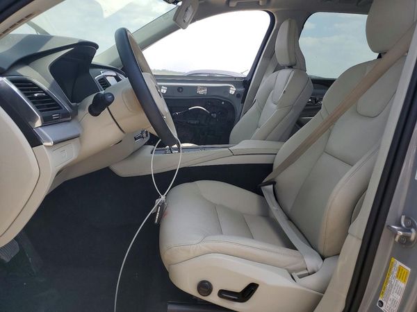 2025 VOLVO XC90 Core