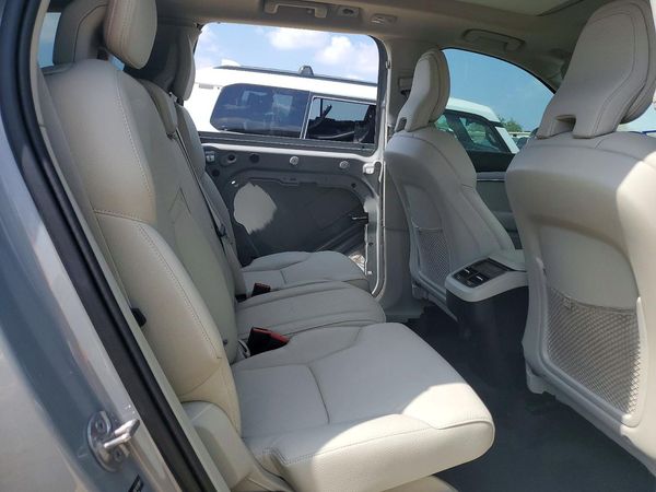 2025 VOLVO XC90 Core