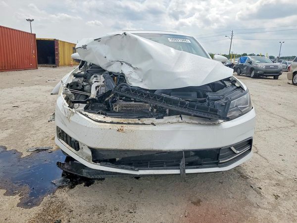 2018 VOLKSWAGEN PASSAT