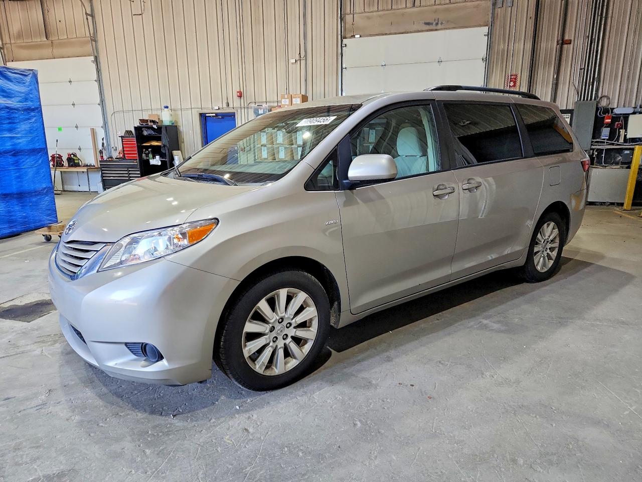 2016 TOYOTA SIENNA