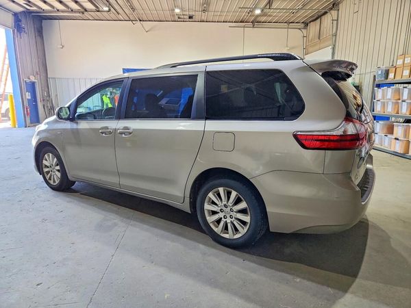 2016 TOYOTA SIENNA