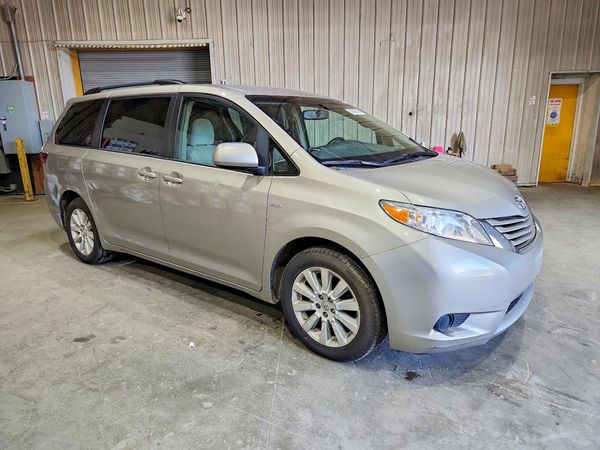 2016 TOYOTA SIENNA