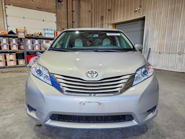 2016 TOYOTA SIENNA